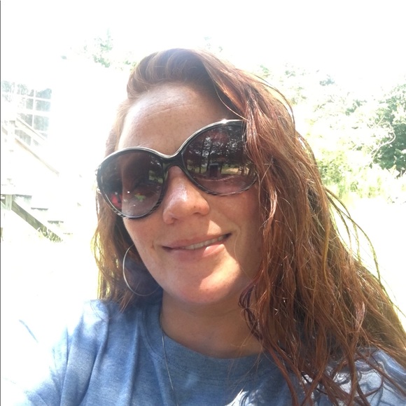 Meet your Posher, Bridget - Picture 1 of 1